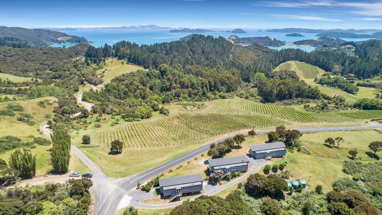 Paroa Bay Chalets - Te Whare Tui Russell Kültér fotó