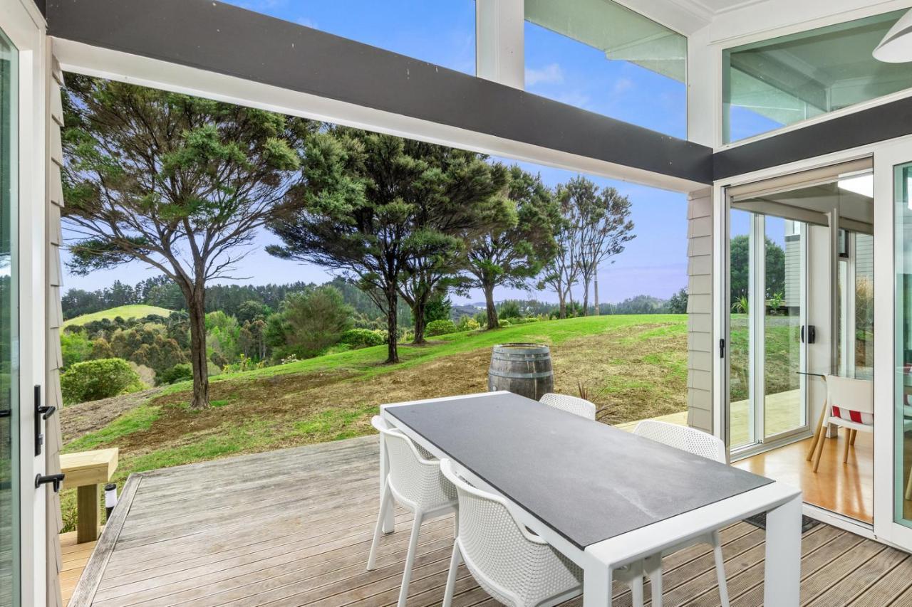 Paroa Bay Chalets - Te Whare Tui Russell Kültér fotó