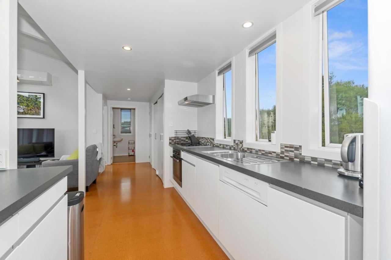 Paroa Bay Chalets - Te Whare Tui Russell Kültér fotó