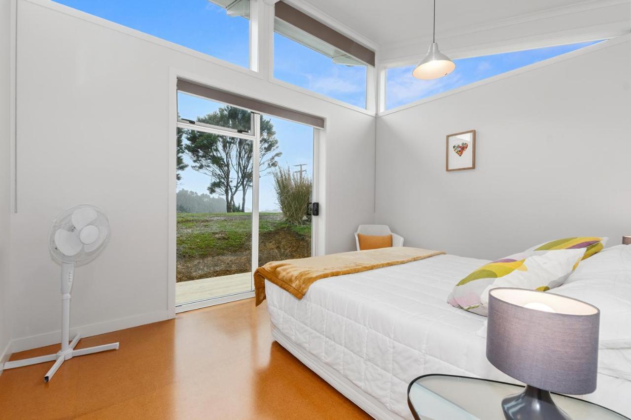 Paroa Bay Chalets - Te Whare Tui Russell Kültér fotó