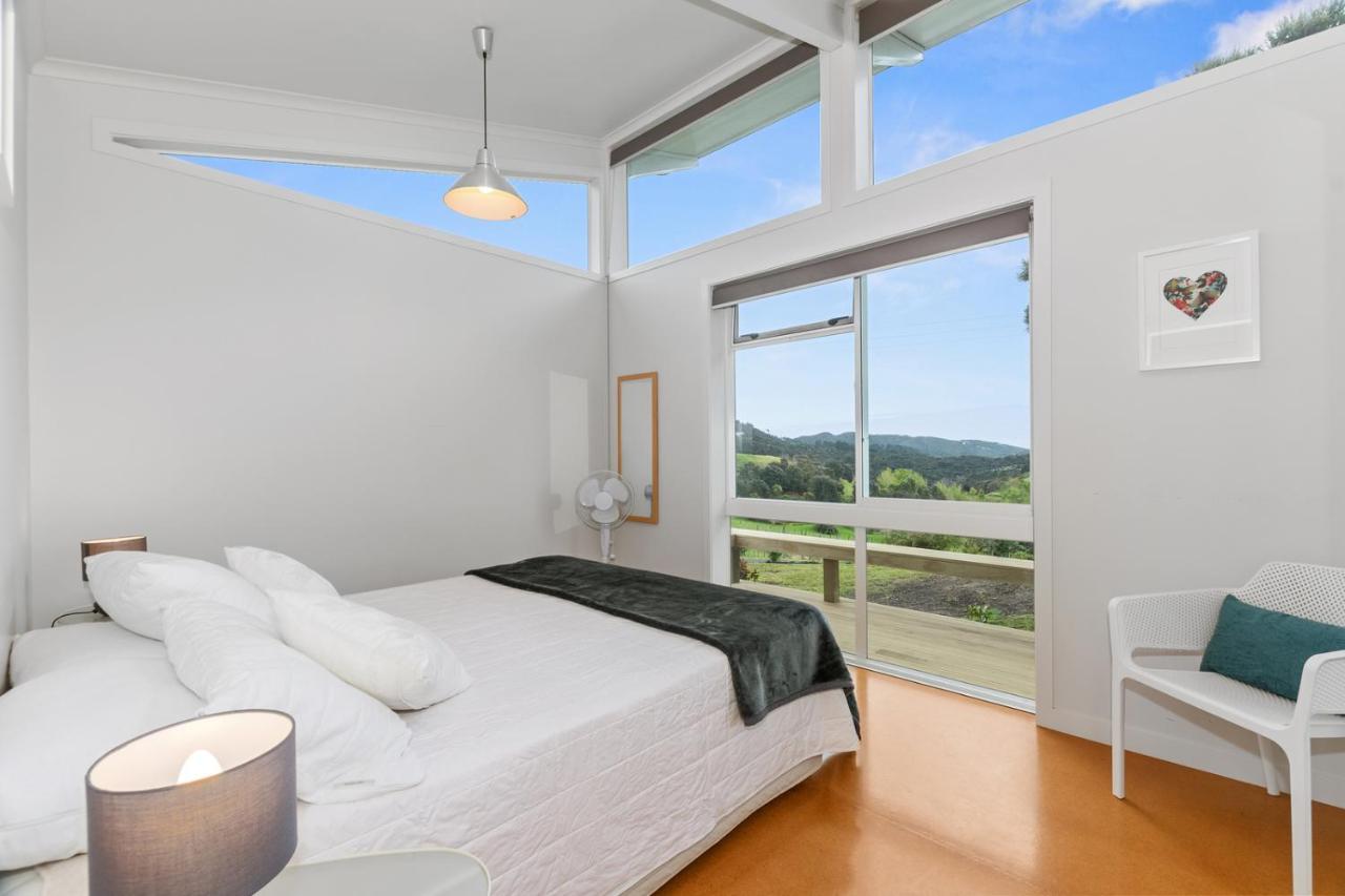 Paroa Bay Chalets - Te Whare Tui Russell Kültér fotó